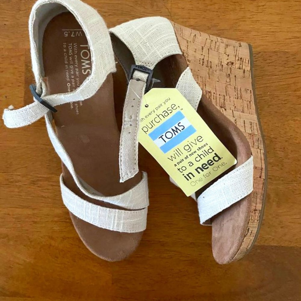 Tom's Carissa Wedge - Size 7.5